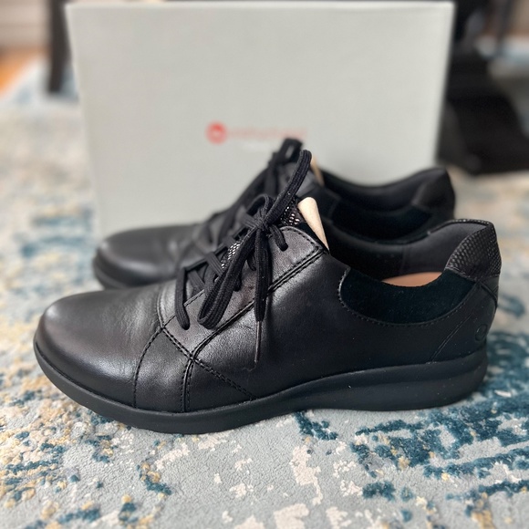 CLARKS UN ADORN LACE BLACK COMBI 9.5M  NWB - Picture 1 of 15